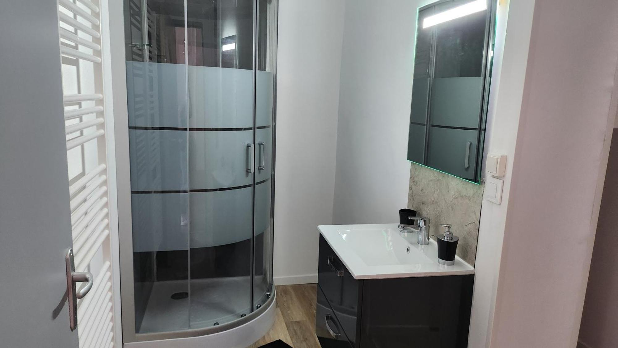 סאלן-לה-באן Appartement Tout Confort Vue Sur Les Forts מראה חיצוני תמונה